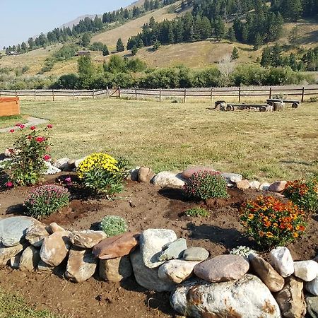 Montana Spirit Guest Lodge Cliff Lake Exterior photo