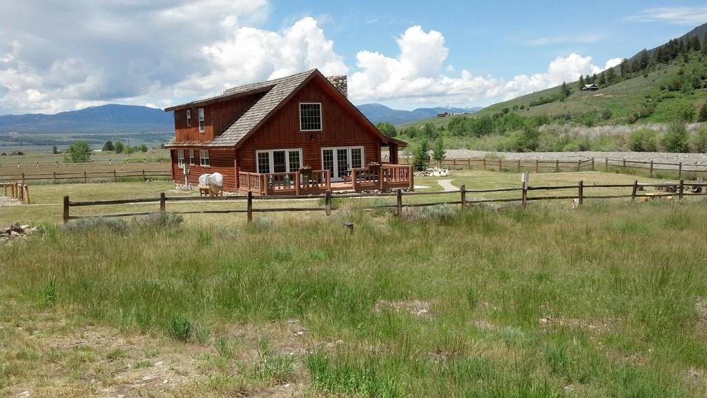 Montana Spirit Guest Lodge Cliff Lake Exterior photo